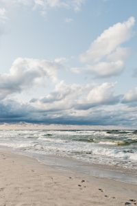 Kaboompics - Foaming Baltic Sea Waves Reaching a Sandy Beach Under Cloudy Sky