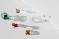 Kaboompics - Amber and Green Mini Glass Vases with Loose Floral Stems in an Overhead Still Life