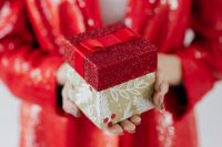 Kaboompics - Girlboss With a Gift