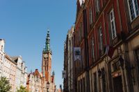 Kaboompics - Gdańsk Poland Long Market Street with Green-Spired Clock Tower and Historic Facades