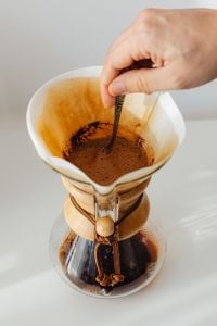Kaboompics - Coffee brewed in a Chemex and peanut butter sandwiches for breakfast