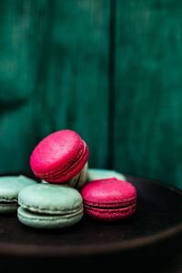 Kaboompics - Pink & Green Macaroons