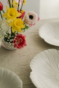 Kaboompics - Spring Table Setting With a Floral Bouquet and White Scalloped Plates