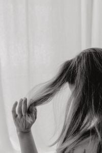 Kaboompics - Black and White Close-Up of a Hand Holding a Lock of Hair