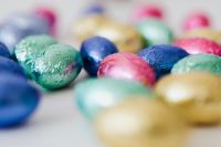 Kaboompics - Shallow-Focus Macro of Foil-Wrapped Easter Eggs