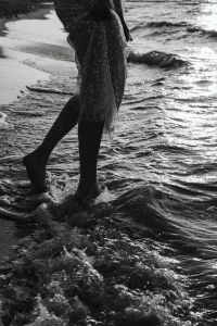 Kaboompics - Black and White Barefoot Woman Walking in Ocean Waves