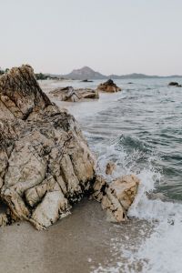 Kaboompics - Waves Rolling onto a Rocky Shore, Dramatic Seascape Texture for Travel Content