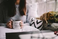 Kaboompics - Girl drinking wine in her mug