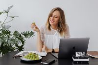 Kaboompics - Businesswoman Reaching for a Healthy Snack at the Office