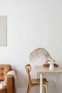 Kaboompics - Vertical Neutral Living Room with Leather Sofa and Pampas Decor, Home Styling Background