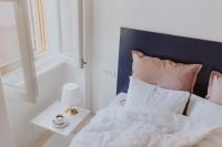 Kaboompics - White bedroom interior with window, coffee and small lamp on side table