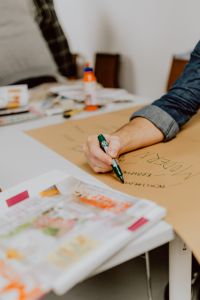 Man hand holding a green marker pen