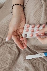 Kaboompics - Close Up of Pills and Pregnancy Test