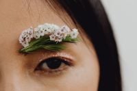 Kaboompics - Macro Close-Up of White Wildflowers and Greenery Styled Across an Eyebrow