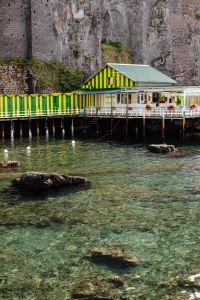 Kaboompics - Sorrento Beach Club Cabins And Shallow Mediterranean Water