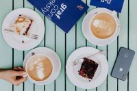 Kaboompics - Drinking coffee and eating cake in a cafeteria