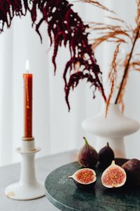 Kaboompics - Fresh Fig Halves In Decorative Still Life With Candle