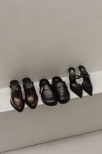 Kaboompics - Row of Brown and Black Leather Shoes on Shelf