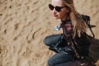 Kaboompics - Young woman wearing a leather jacket and sunglasses on the beach