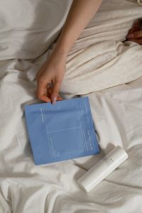 Kaboompics - Minimalist Skincare Mockup For Beauty Brand Content