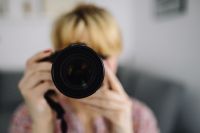 Kaboompics - Woman in pink with her camera