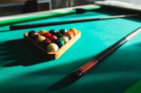 Kaboompics - Billiard balls on green table with billiard cue