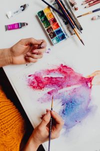Kaboompics - A woman paints with watercolors