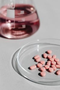 Kaboompics - Close-Up of Pink Laboratory Solution and Glass Dish