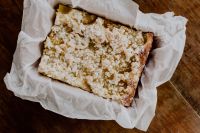 Kaboompics - Rustics plum cake