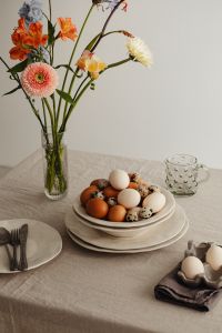 Kaboompics - Easter Delights - Spring Flowers and Minimalist Tableware
