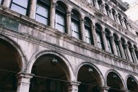 Kaboompics - Close-Up of Venetian Gothic Facade with Stone Arches and Balcony