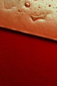 Kaboompics - Red Water Droplets Minimal Phone Wallpaper