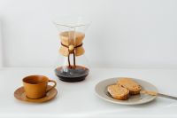 Kaboompics - Coffee brewed in a Chemex and peanut butter sandwiches for breakfast