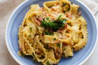Kaboompics - Creamy Carbonara Pasta with Parsley in a Blue Ceramic Bowl