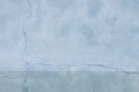 Kaboompics - Pale Blue Wall with a Horizontal Seam