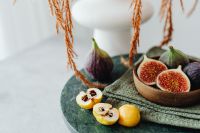 Kaboompics - Fresh Figs In A Wooden Bowl With Sliced Fruit
