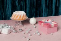 Kaboompics - Pastel Christmas Table with Bundt Cake and Gifts
