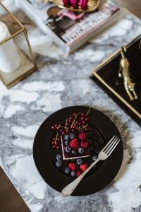 Kaboompics - Cheesecake on a marble table