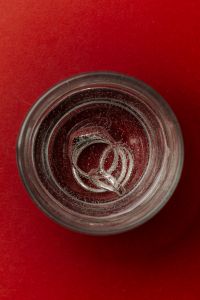 Kaboompics - Shimmering Rings in Bubbling Water on Red