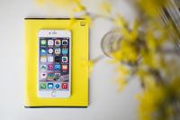 Kaboompics - White smartphone with yellow flowers
