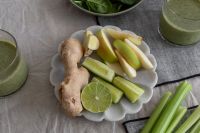 Kaboompics - Sliced Pear, Apple, Lime and Ginger for Green Smoothie