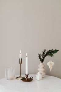 Kaboompics - Minimal Christmas Candle and Evergreen Arrangement