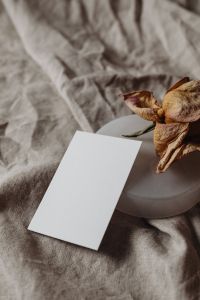 Kaboompics - Close-Up Portrait Card Mockup with Dried Rose and Ceramic Plate