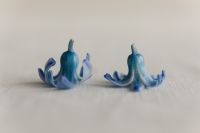 Kaboompics - Two Blue Hyacinth Blossoms on Linen with Balanced Negative Space