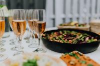 Kaboompics - Wine and hummus