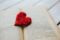 Kaboompics - Little red heart with an old book