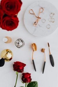 Kaboompics - Red roses, gold rings, perfume brushes and make-up accessories on white marble