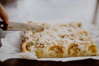 Kaboompics - Rustics plum cake