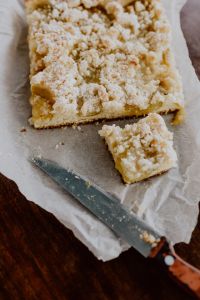 Kaboompics - Rustics plum cake