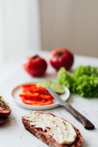 Kaboompics - Open Hummus Sandwich with Pepper, Cucumber and Lettuce